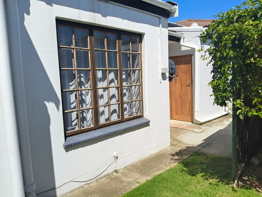3 Bedroom Property for Sale in Wavecrest Eastern Cape